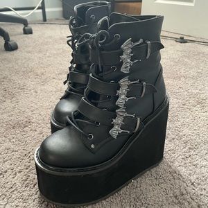 Authentic Demonia Swing-103, women’s 7